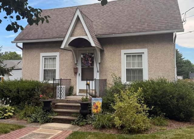 Property at 448 N Washington St, Delaware, OH 43015, 2 beds, 1 bath