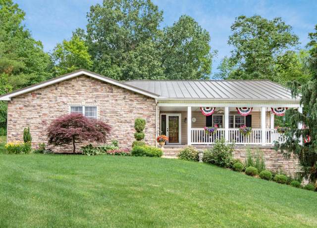Property at 8 Manor Dr, Cambridge, OH 43725, 3 beds, 3 baths