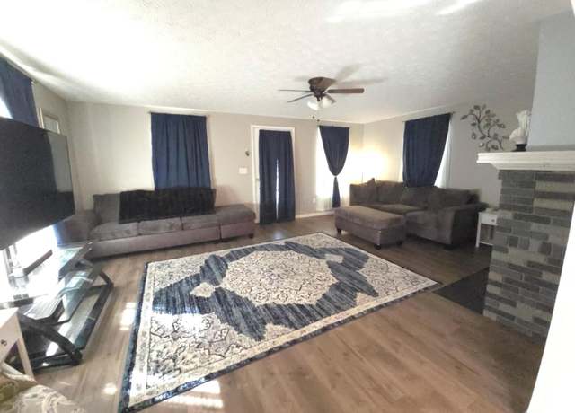 Property at 719 E Market St, Washington Court House, OH 43160, 2 beds, 1 bath