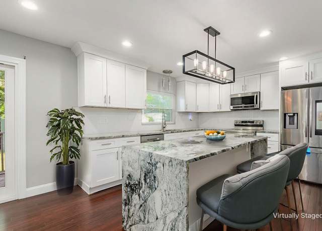 Property at 983 Seymour Ave, Columbus, OH 43206, 3 beds, 1.5 baths