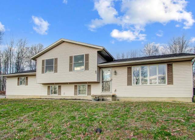Property at 2235 Dietz Ln, Zanesville, OH 43701, 3 beds, 2 baths