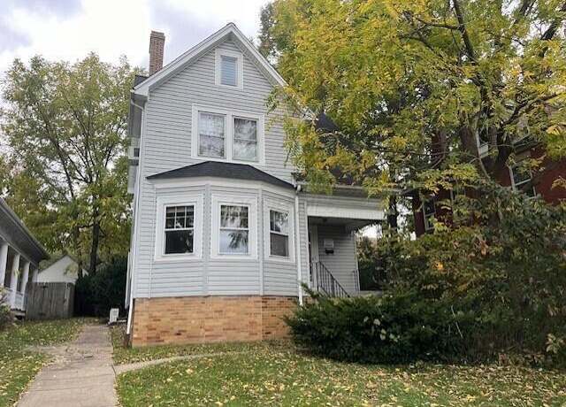 Property at 324 E Main St, Lancaster, OH 43130, 3 beds, 2.5 baths