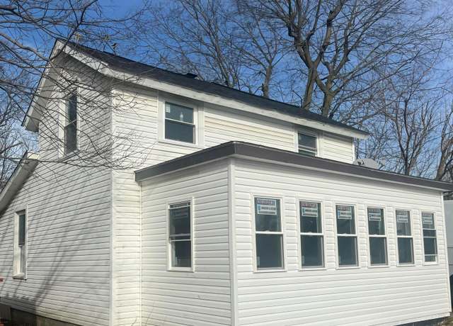 Property at 128 Rosewood Ave, Circleville, OH 43113, 2 beds, 2 baths