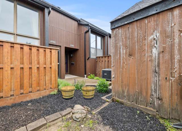 Property at 4796 Crazy Horse Ln, Westerville, OH 43081, 2 beds, 2.5 baths