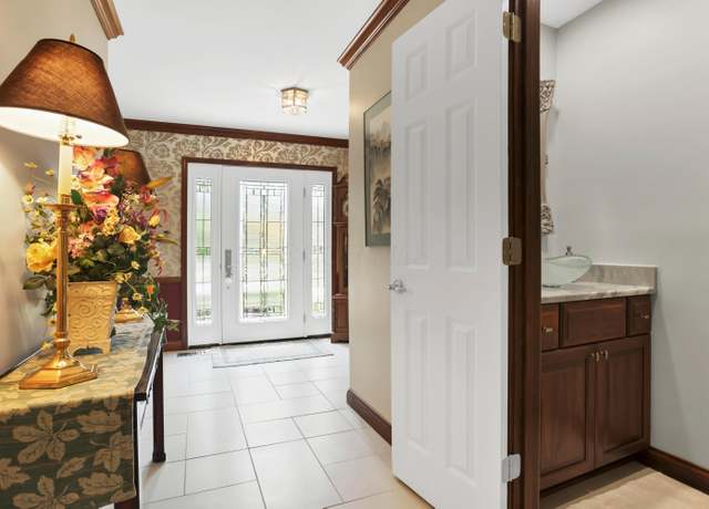 Photo of 5263 Whitegate Ct, Dublin, OH 43016