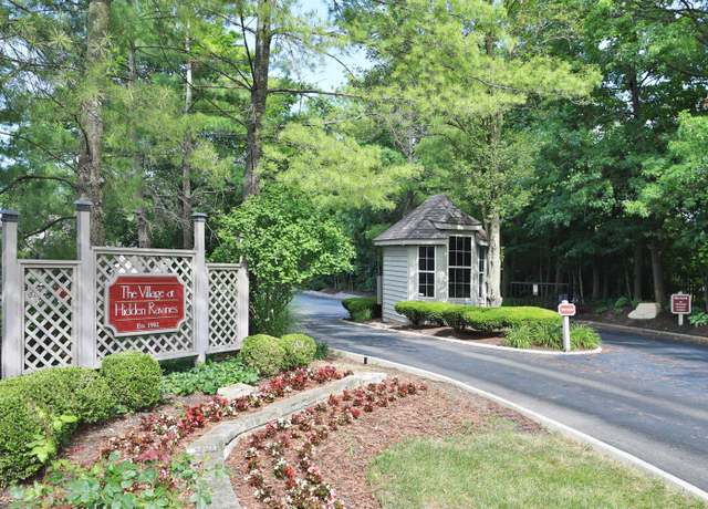 Photo of 322 Hidden Ravines Dr, Powell, OH 43065