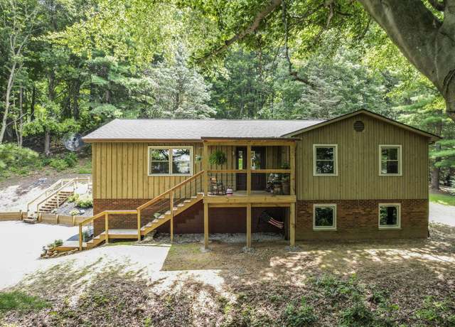 Property at 9010 Clearport Rd SW, Lancaster, OH 43130, 3 beds, 2.5 baths