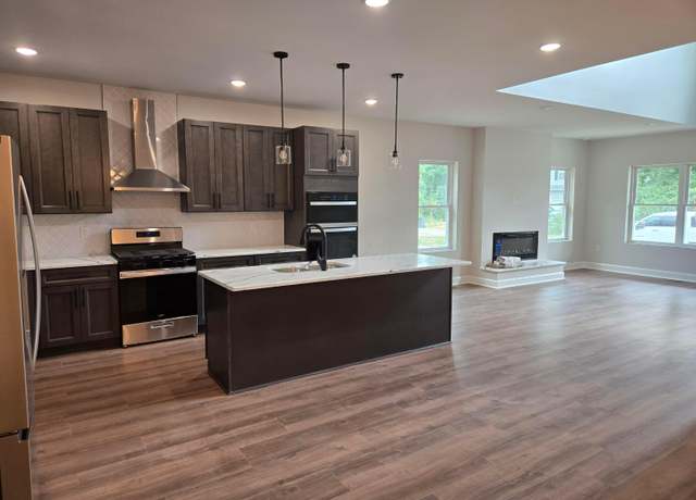 Property at 3828 Genessee Ave, Columbus, OH 43219, 4 beds, 2.5 baths