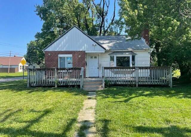 Property at 746 Oakland Park Ave, Columbus, OH 43224, 2 beds, 1 bath