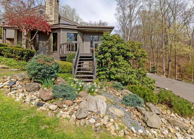 Property at 6045 Poplar Dr, Nashport, OH 43830, 4 beds, 4 baths