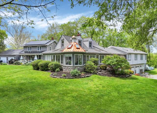Property at 1108 W Church St, Newark, OH 43055, 3 beds, 3.5 baths