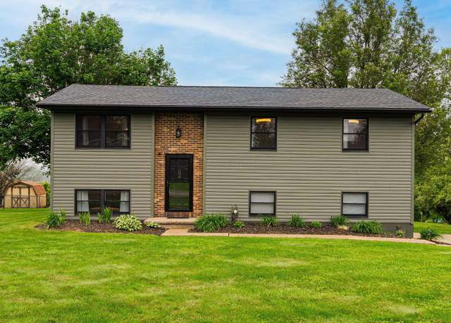 Property at 5460 Airwood Dr, Zanesville, OH 43701, 3 beds, 1.5 baths