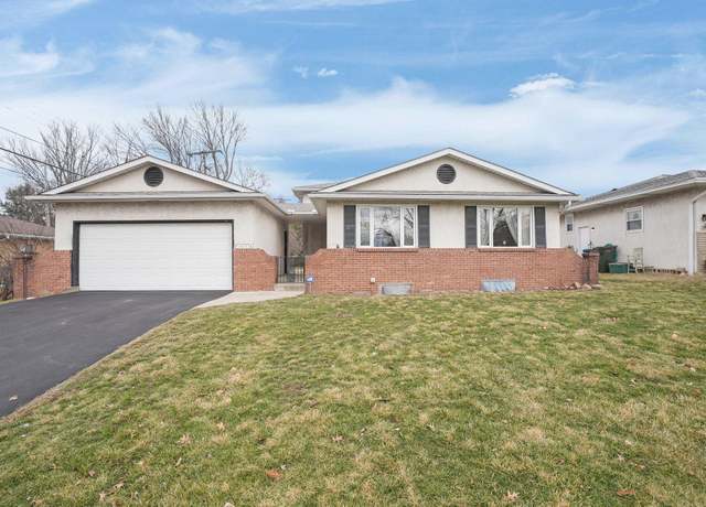 Property at 1038 Hillsdale Dr, Columbus, OH 43224, 3 beds, 2.5 baths