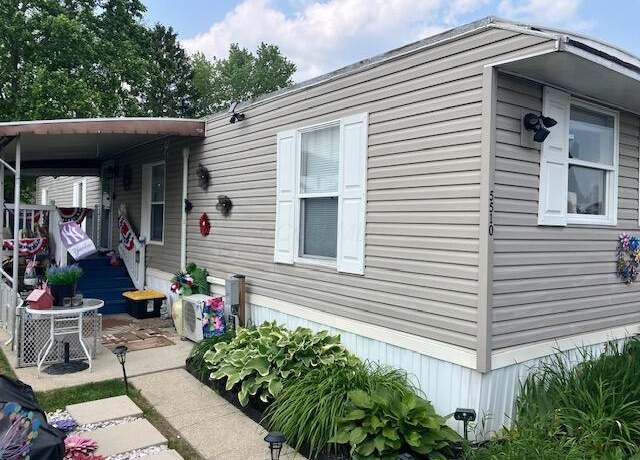 Photo of 5510 Coopers Hawk Cir, Dublin, OH 43016