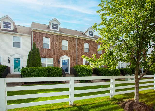 Property at 960 Hartford Village Blvd, Columbus, OH 43228, 2 beds, 3 baths