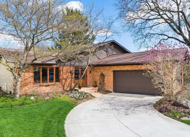 Property at 3286 Bridget Dr, Columbus, OH 43221, 3 beds, 3 baths