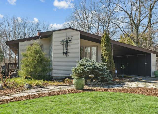 Property at 2349 Eastcleft Dr, Upper Arlington, OH 43221, 3 beds, 2 baths