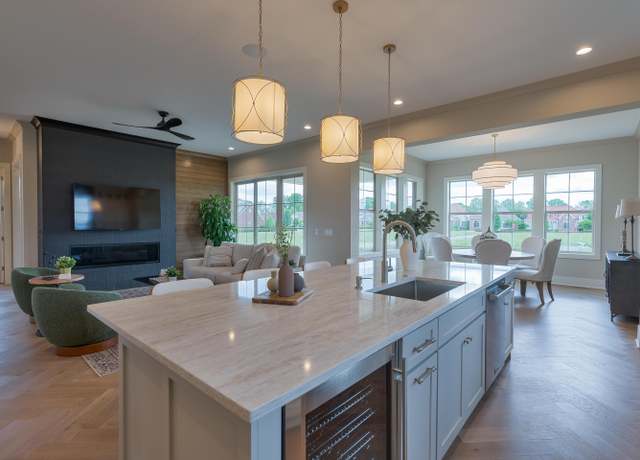 Property at 8101 Oaktree Dr S, Dublin, OH 43016, 4 beds, 4.5 baths