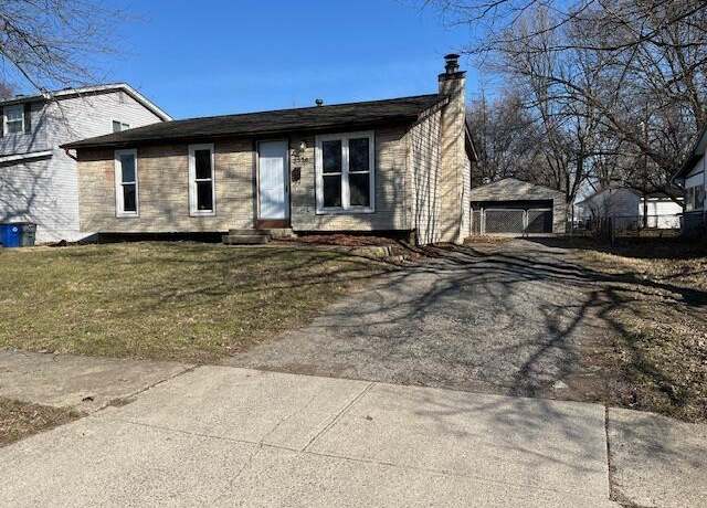 Property at 5336 Parkline Dr, Columbus, OH 43232, 4 beds, 2 baths