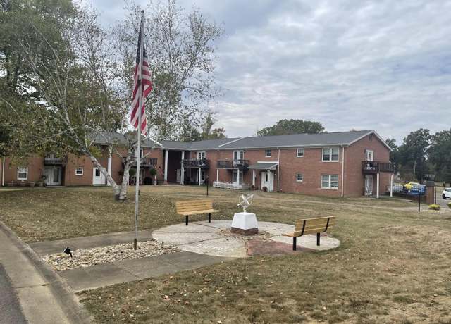Property at 2955 Fairway Ln, Zanesville, OH 43701, 2 beds, 2 baths