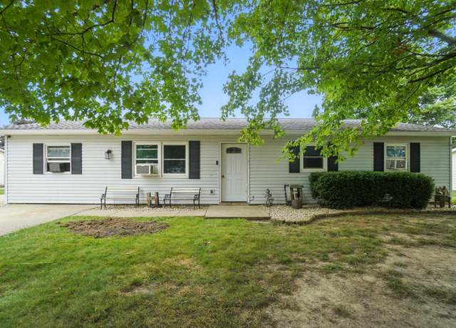 Property at 328 Woodsview Dr, Jeffersonville, OH 43128, 4 beds, 1.5 baths