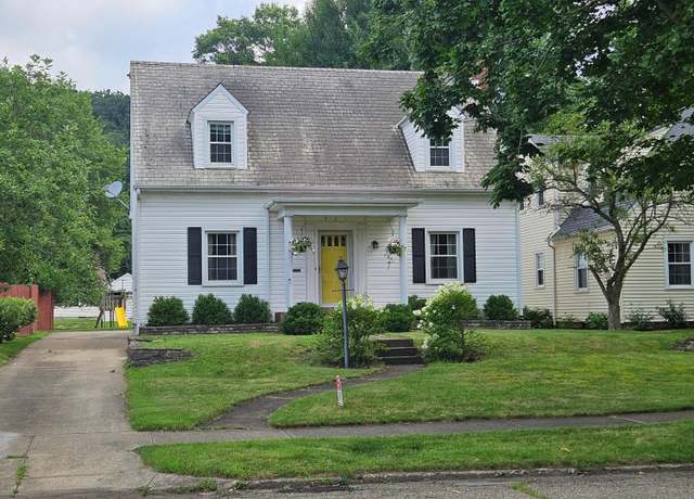 Property at 521 E Allen St, Lancaster, OH 43130, 4 beds, 2 baths