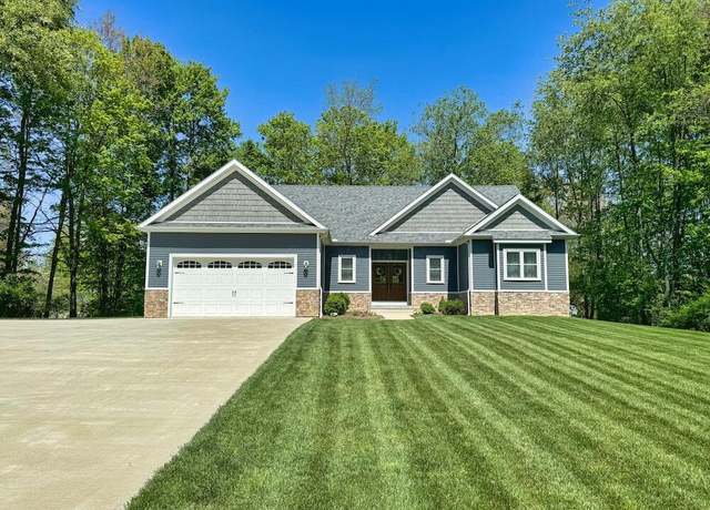 Property at 240 N Ridge Heights Dr, Howard, OH 43028, 5 beds, 3 baths