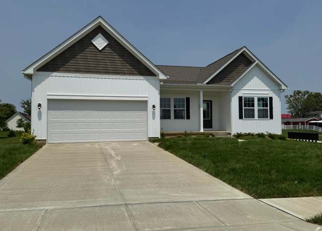 Property at 450 Creekside Dr, Commercial Point, OH 43116, 4 beds, 3 baths