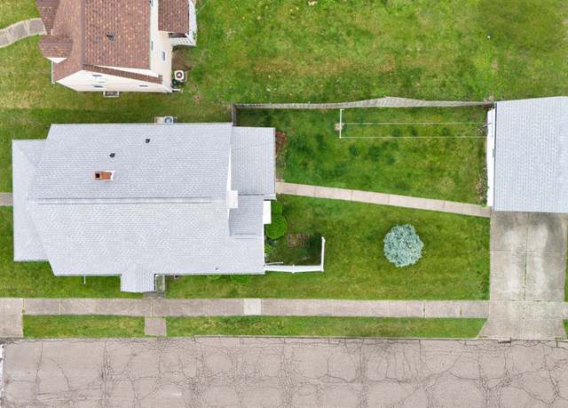Property at 1339 Pine St, Zanesville, OH 43701, 3 beds, 1 bath