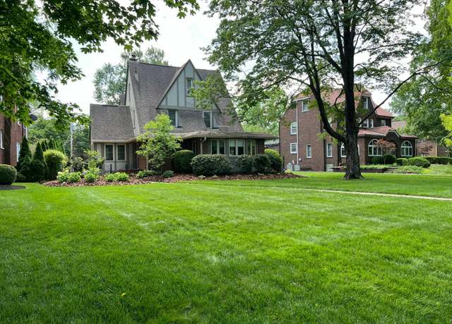 Property at 2629 E Broad St, Columbus, OH 43209, 4 beds, 4.5 baths