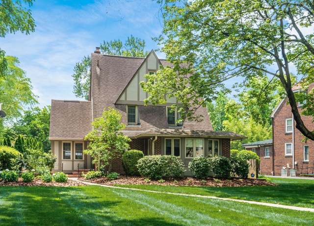 Property at 2629 E Broad St, Columbus, OH 43209, 4 beds, 4.5 baths