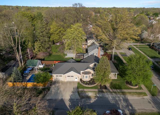 Property at 130 W Beaumont Rd, Columbus, OH 43214, 3 beds, 3.5 baths