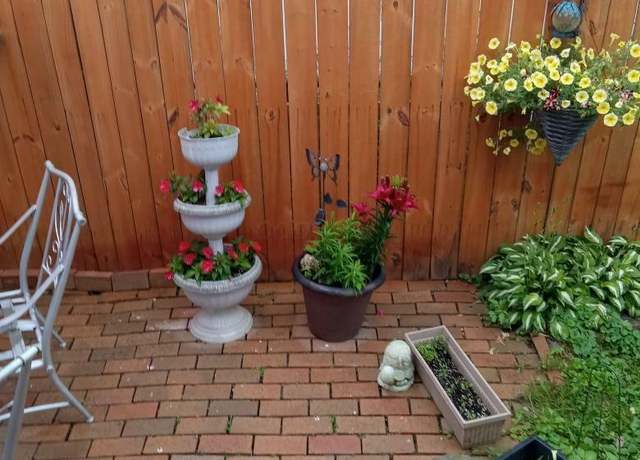 Property at 4390 Maize Rd, Columbus, OH 43224, 4 beds, 2 baths