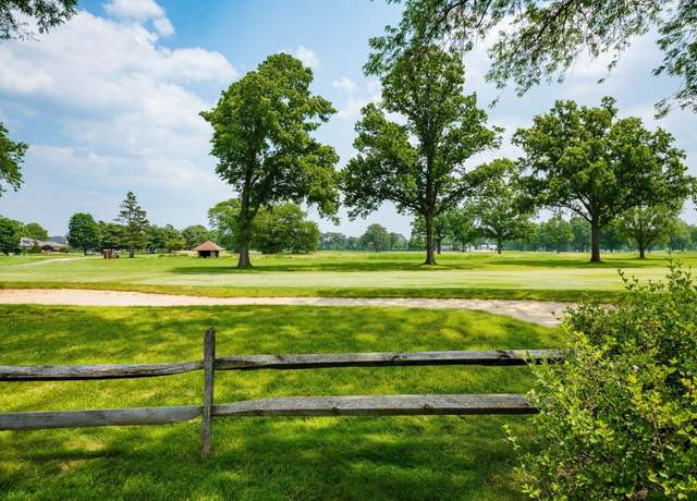 Property at 4070 Lyon Dr, Upper Arlington, OH 43220, 5 beds, 3.5 baths