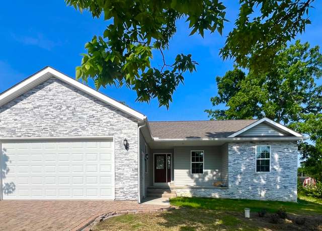 Property at 5560 Cedar Dr, Grove City, OH 43123, 3 beds, 2.5 baths