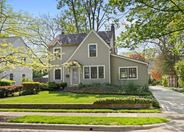 Property at 949 S Cassingham Rd, Bexley, OH 43209, 3 beds, 2.5 baths