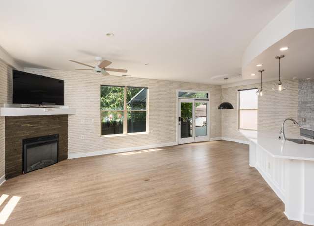 Property at 113 E Mithoff St, Columbus, OH 43206, 2 beds, 2.5 baths