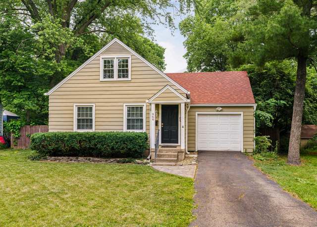 Property at 966 Chambers Cir, Columbus, OH 43212, 3 beds, 2 baths