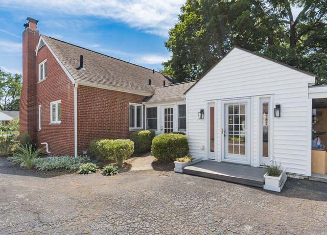 Property at 278 E Dominion Blvd, Columbus, OH 43214, 3 beds, 2 baths