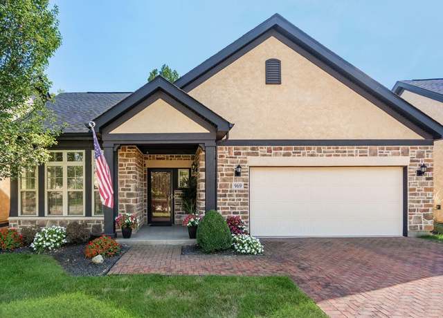 Property at 969 Pinnacle Club Dr, Grove City, OH 43123, 2 beds, 2 baths