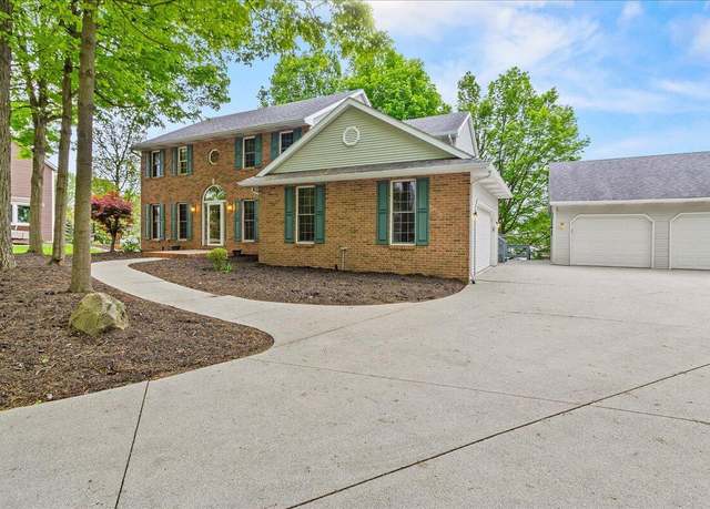 Property at 1312 Glenview Cir, Bellefontaine, OH 43311, 5 beds, 4 baths