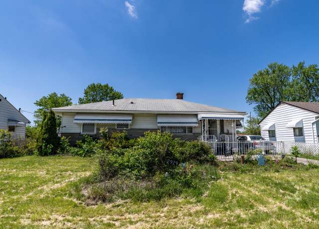 Property at 2929 Fairwood Ave, Columbus, OH 43207, 3 beds, 1.5 baths