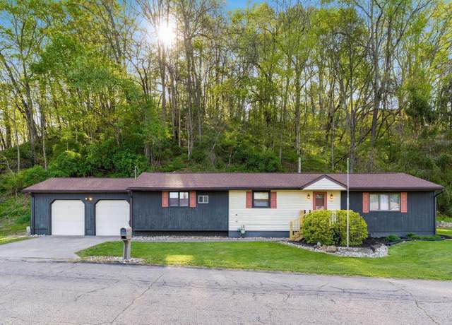 Property at 125 Lynwood Ln, Lancaster, OH 43130, 3 beds, 2 baths