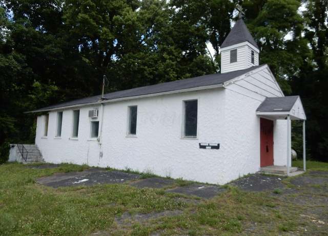 Property at 160 Commerce St, Lockbourne, OH 43137, 3 beds, 2 baths