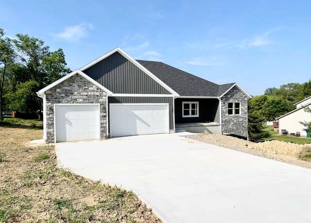 Property at 301 River Oaks Dr, Heath, OH 43056, 4 beds, 3 baths