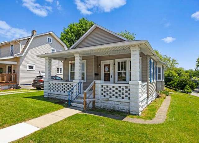 Property at 368 N Cedar St, Newark, OH 43055, 3 beds, 1.5 baths