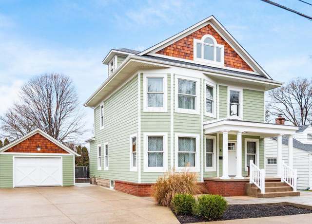 Property at 414 E College St, Granville, OH 43023, 4 beds, 2.5 baths