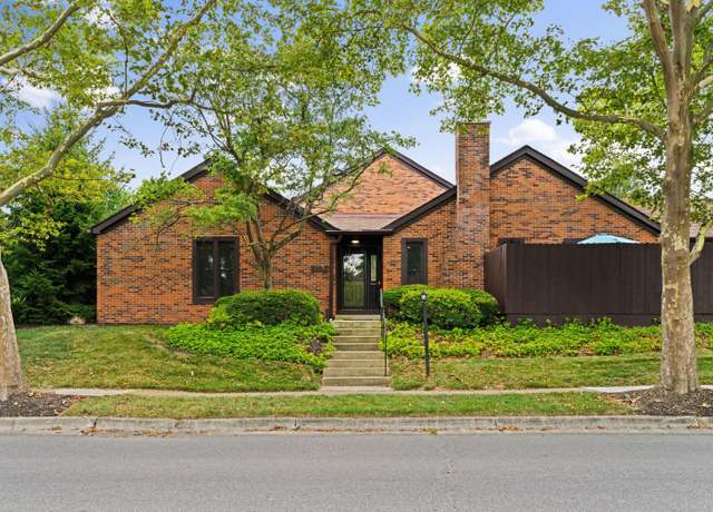 Photo of 2111 Coach Rd N, Upper Arlington, OH 43220