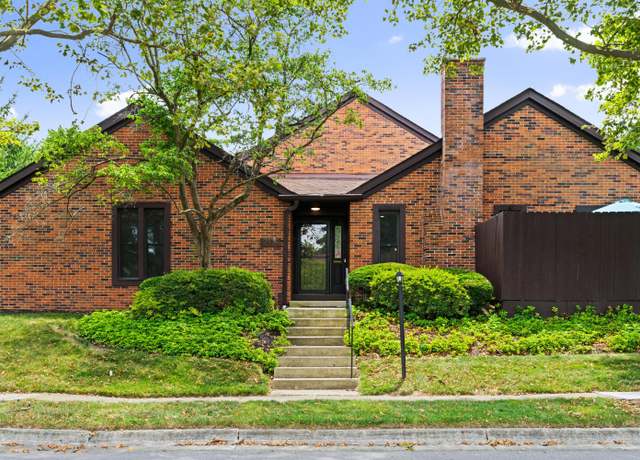Photo of 2111 Coach Rd N, Upper Arlington, OH 43220