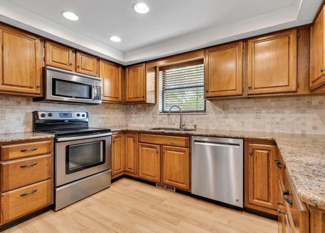 Property at 2304 Sonnington Dr, Dublin, OH 43016, 4 beds, 2.5 baths